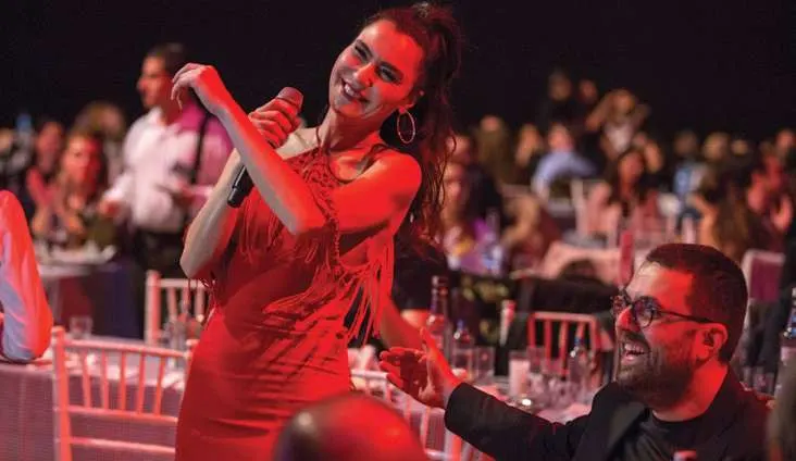 2018 gecesi, salonda dans