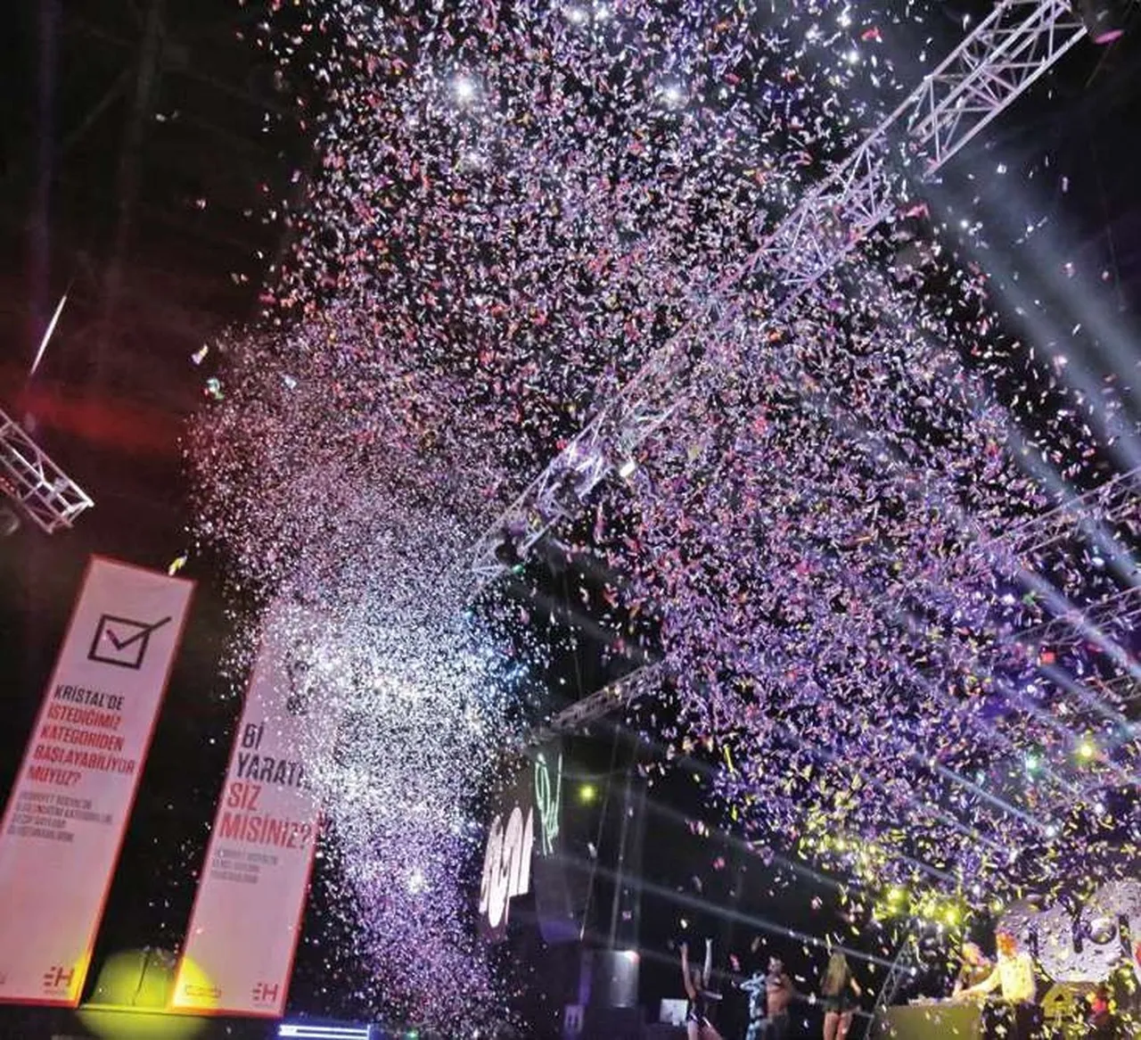 Kristal Elma Festivali 2014, konfeti